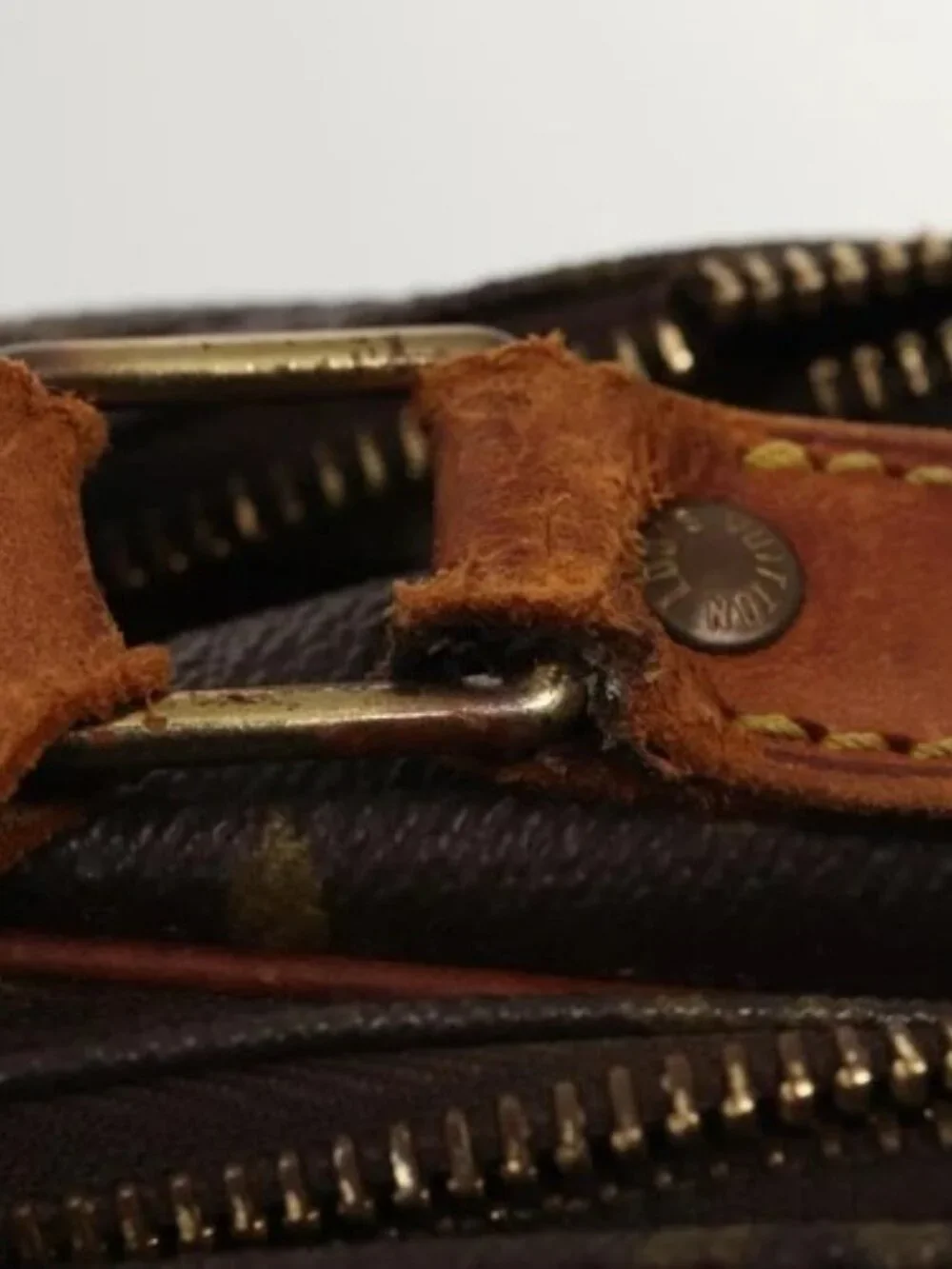 LOUIS VUITTON Monogram Reporter PM Shoulder Bag M45254 LV Auth bs17084